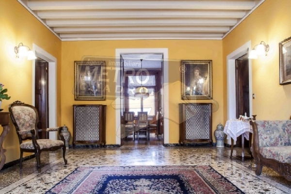 salone entrata  - UNIFAM. AFFIANCATA BREGANZE (VI)  